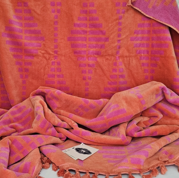 *John Robshaw Beach Towel - Picture 5 of 13